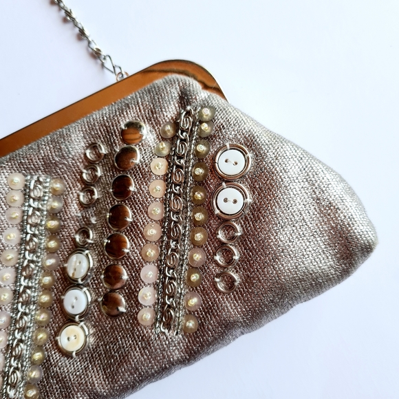 Jendi Silver Shimmer Button Beaded Bag Clutch - Picture 4 of 13